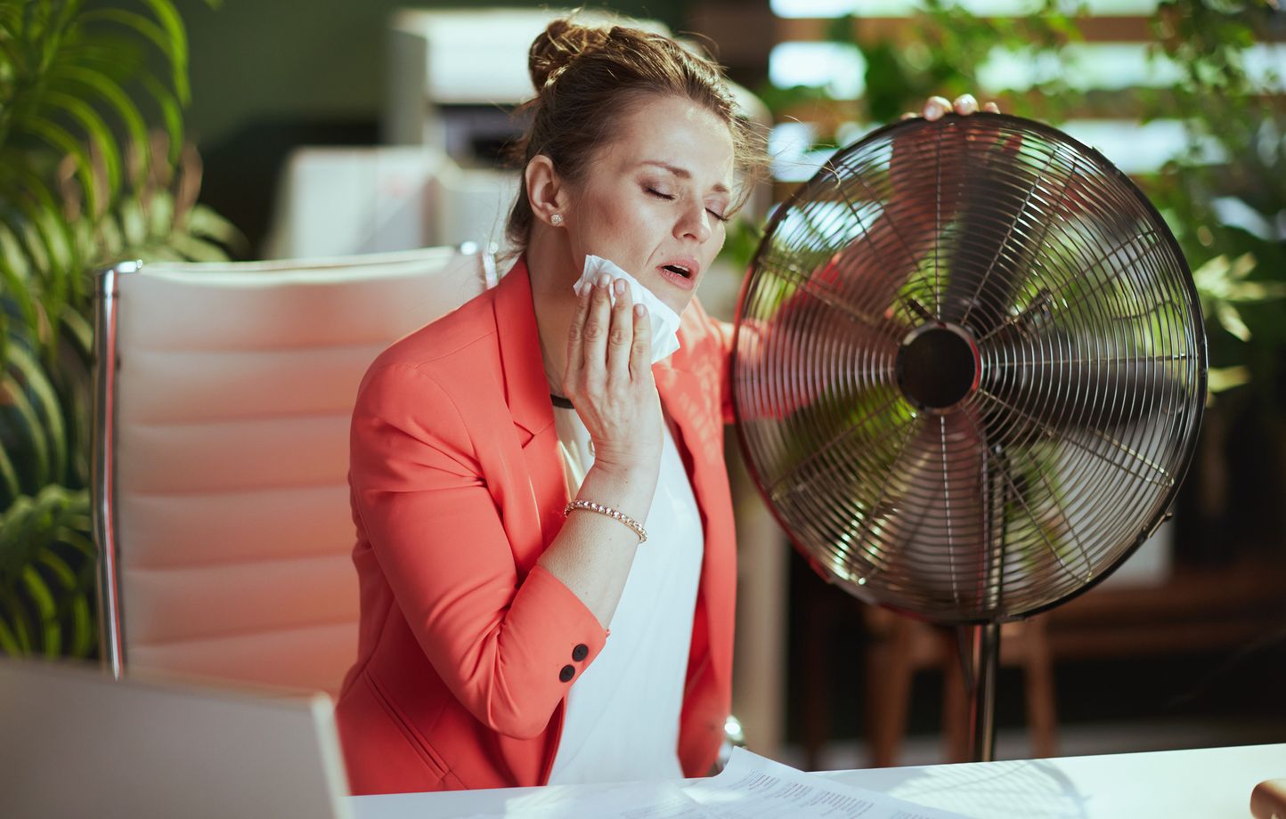 Les épisode de canicule se répétant au fil des années, le monde du travail s'adapte.