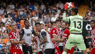 Dos gols a la segona part condemnen un fluix Girona a Mestalla (2-0)