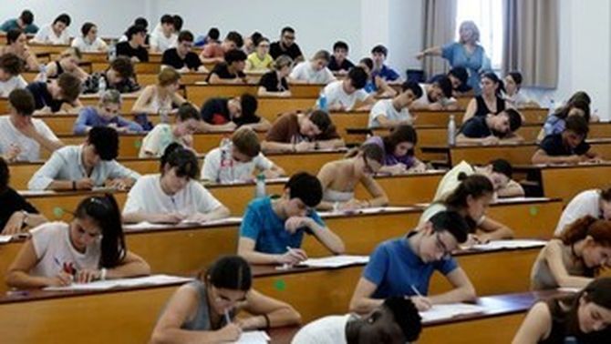 Queixes per l'examen de matemàtiques de la selectivitat 2024: "S'han passat 40 pobles"