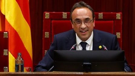 Josep Rull, president del Parlament, al ple, assegut al seu escó