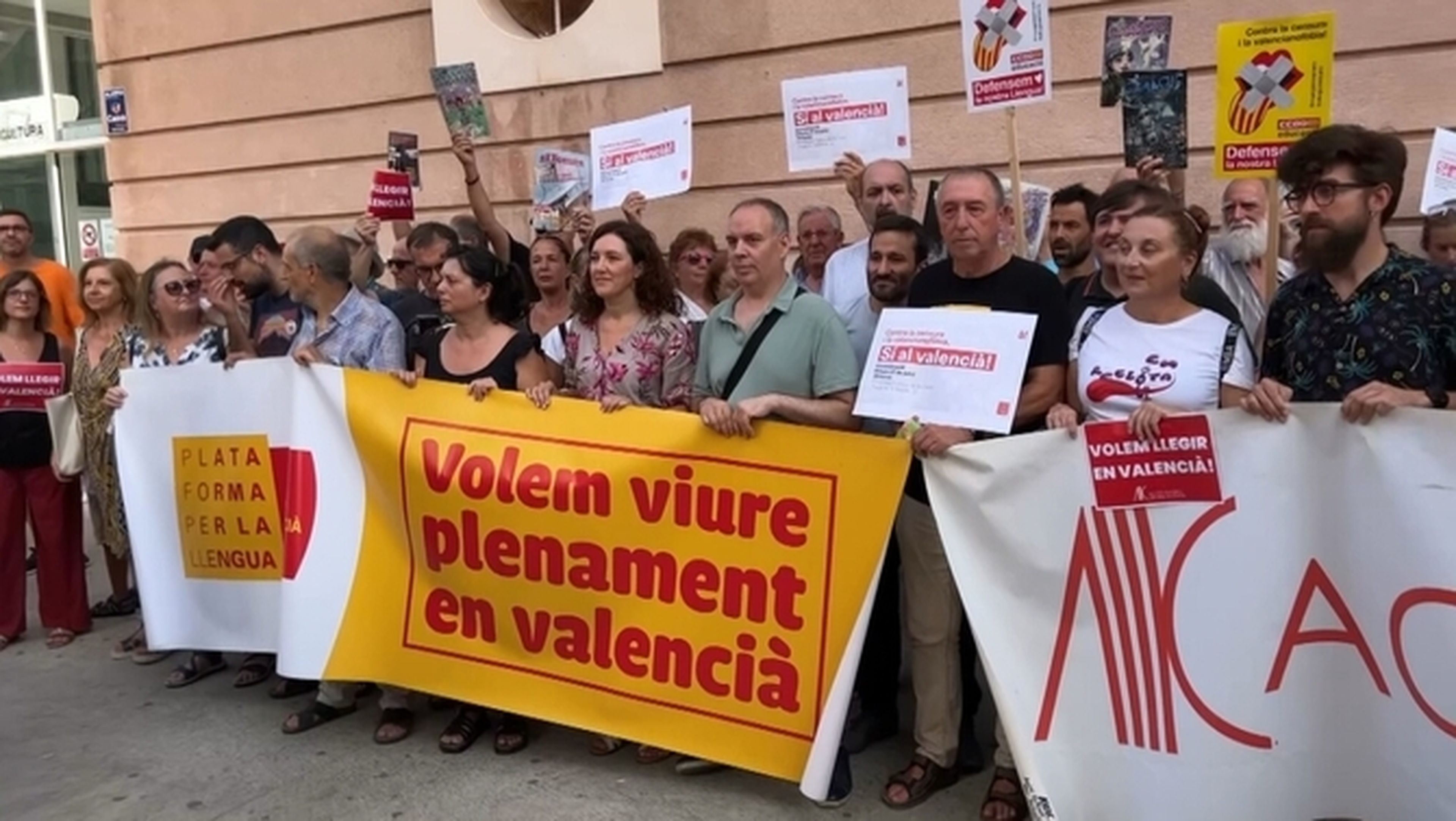 "Esborrant la identitat": L'ofensiva contra la llengua i la cultura catalanes a "30 minuts"