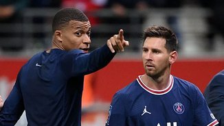 Mbappé fa una indicació a Messi al final d&#039;un partit del PSG