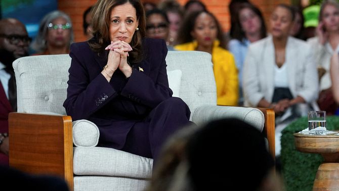 Kamala Harris durant l'entrevista amb Oprah Winfrey