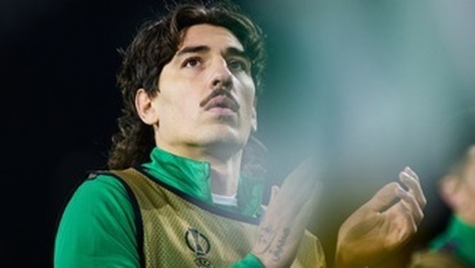 Primer pla d'Héctor Bellerín aplaudint a l'afició