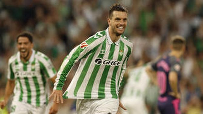  Lo Celso celebra el gol del Betis 