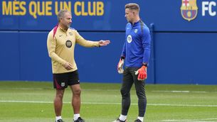 Flick conversa amb Ter Stegen en un entrenament aquesta setmana 