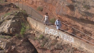 La pintada que va fer una banyista a l&#039;entrada d&#039;Illa Roja, aquest estiu