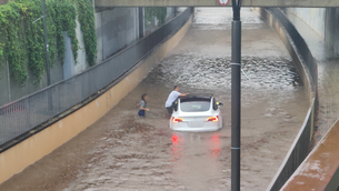 Carrers inundats a municipis del Garraf per pluges torrencials