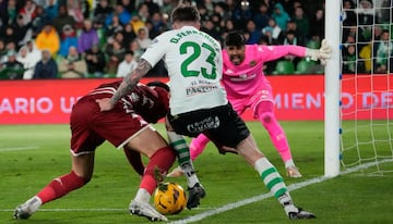 Dani Fernández ahora correrá la banda de la Liga Rusa.