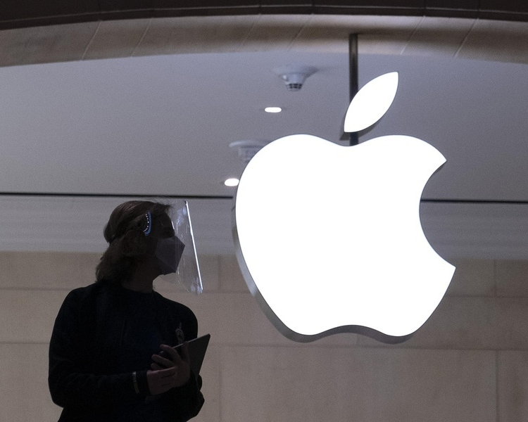 米アップルのロゴ＝2021年2月、ニューヨーク（AP＝共同）