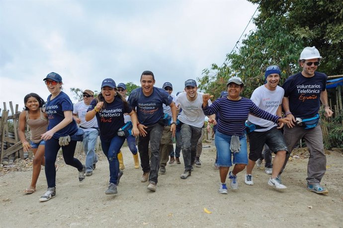 Construcción de aulas en el colegio República del Ecuador en La Villega, Pedernales. Vacaciones Solidarias Internacionales, Fundación Telefónica.