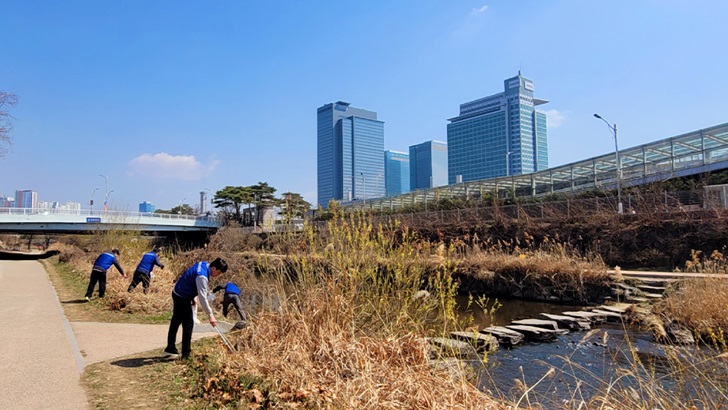 [Photo] Samsung Employees Around the World Participate in Water Conservation Activities on World Water Day