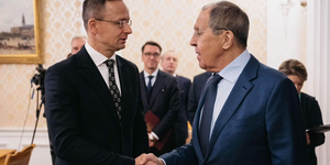 Szijjártóval az oldalán magyarázta Lavrov, hogy miért lenne rossz a tűzszünet