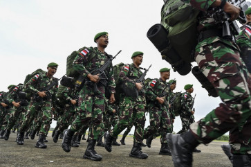 Soldier faces probe after allegedly threatening politician in Makassar