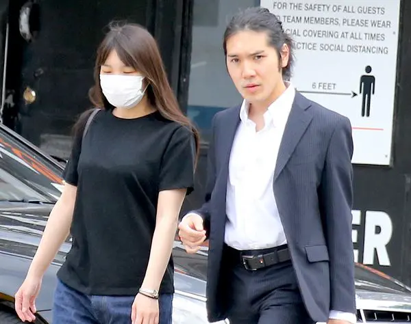 眞子さん　白髪まじりの頭で小室さんとデートへ…空前の円安でNYセレブ生活に危機