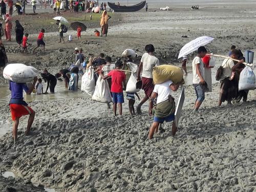 Refugees Fleeing into Bangladesh