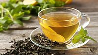 O chá verde contribui para o bem-estar físico e mental (Imagem: 5 second Studio | Shutterstock)