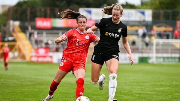 Christie Gray of Shelbourne and Jesi Lynne Rossman (r) of Athlone Town during a league meeting