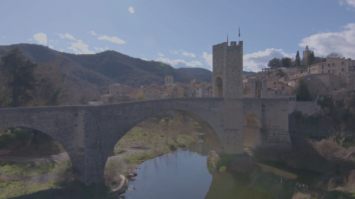 De Carrer - Hist�ria del Pont de Besal�