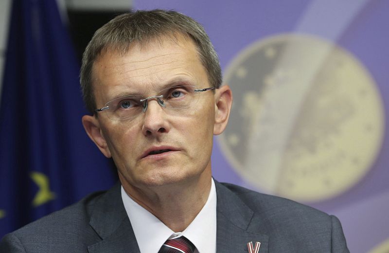 La UE aprueba formalmente la entrada de Letonia en el euro el próximo enero
