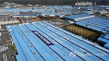 This photo provided by Hyundai Motor Co. shows the automaker's plant in the southeastern city of Ulsan. (PHOTO NOT FOR SALE) (Yonhap)