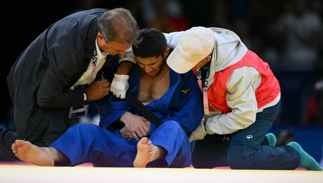 Nurali Emomali verletzte sich schwer. (Bild: AFP/Luis ROBAYO)