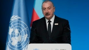 Aserbaidschans Staatschef Ilham Aliyev hat Öl- und Gasvorkommen als „Geschenk Gottes“ bezeichnet. (Bild: AP/Rafiq Maqbool)