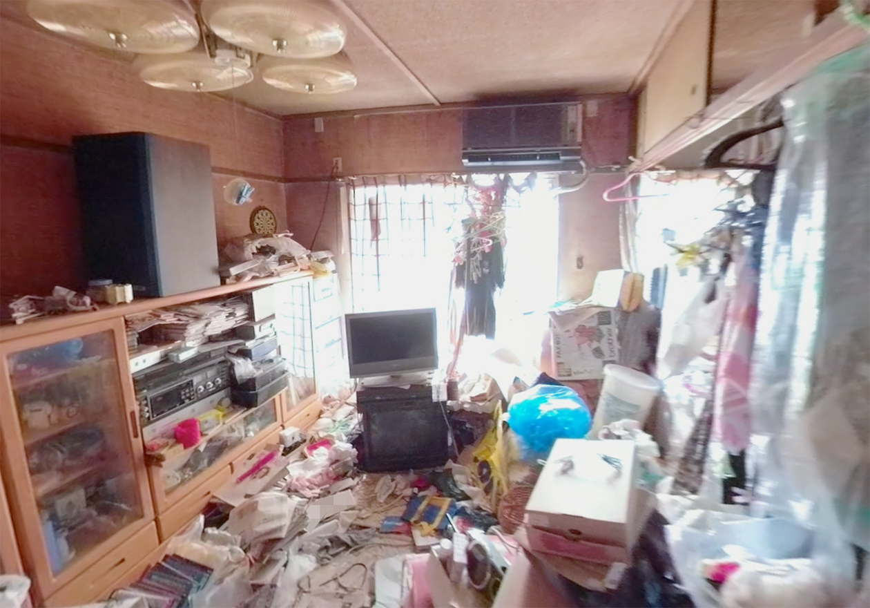 散らかった部屋の写真