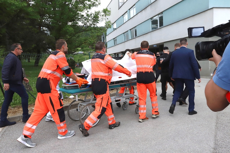 Kryeministri sllovak Robert Fico, i cili u plagos, duke u dërguar në një spital në Banska Bystrica, Sllovaki.