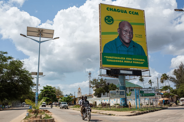 Une affiche électorale du parti au pouvoir en Tanzanie