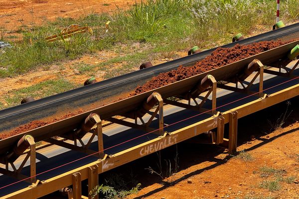 Le convoyeur chargé de transporter le minerai depuis les sites miniers de Népoui