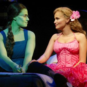 Kristin Chenoweth & Idina Menzel için avatar