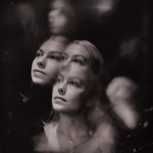 'Phoebe Bridgers' için resim