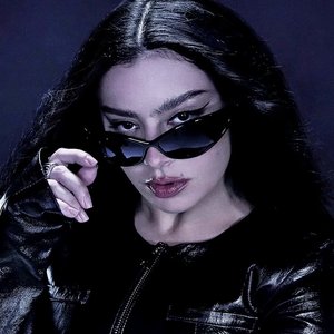 'Charli xcx' için resim