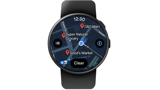 Utilisation de Google Maps pour Wear OS pour localiser un supermarché et voir les informations sur une montre connectée.