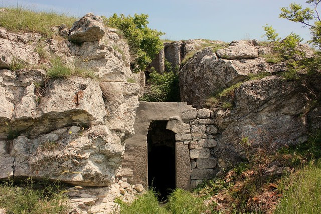 Скална църква при село Михалич