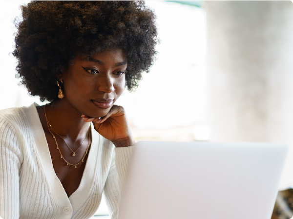 Lady looking at the laptop screen