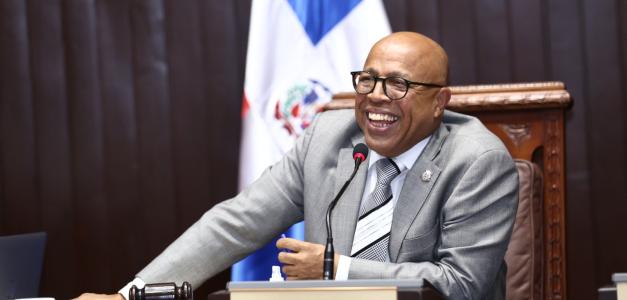 Alfredo Pacheco, presidente de la Cámara de Diputados, en fotografía publicada este 12 de junio por esa sala legislativa en su cuenta en la red social X