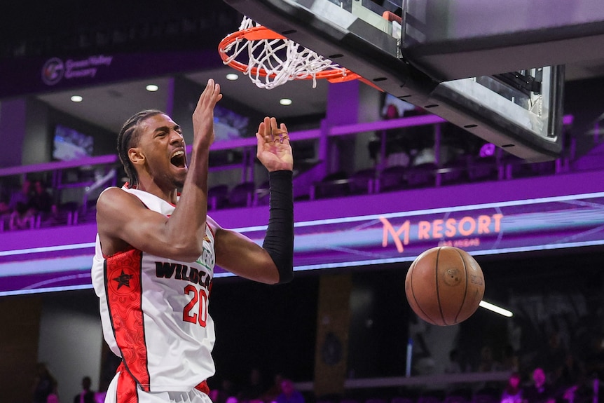 Alex Sarr dunks the basketball playing for Perth