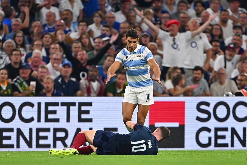 Santiago Carreras stands over George Ford