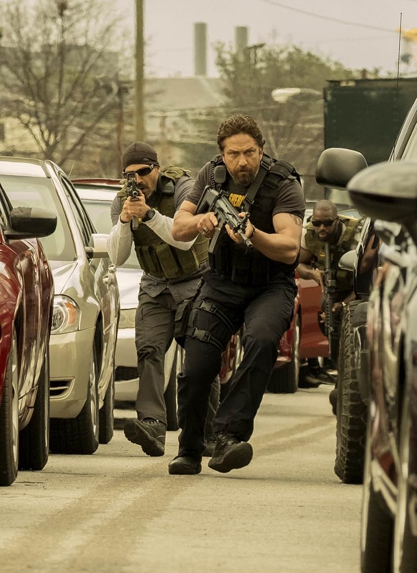 Gerard Butler, Maurice Compte, and Mo McRae in Den of Thieves (2018)