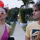 Andrew Garfield and Grace Van Patten in Under the Silver Lake (2018)