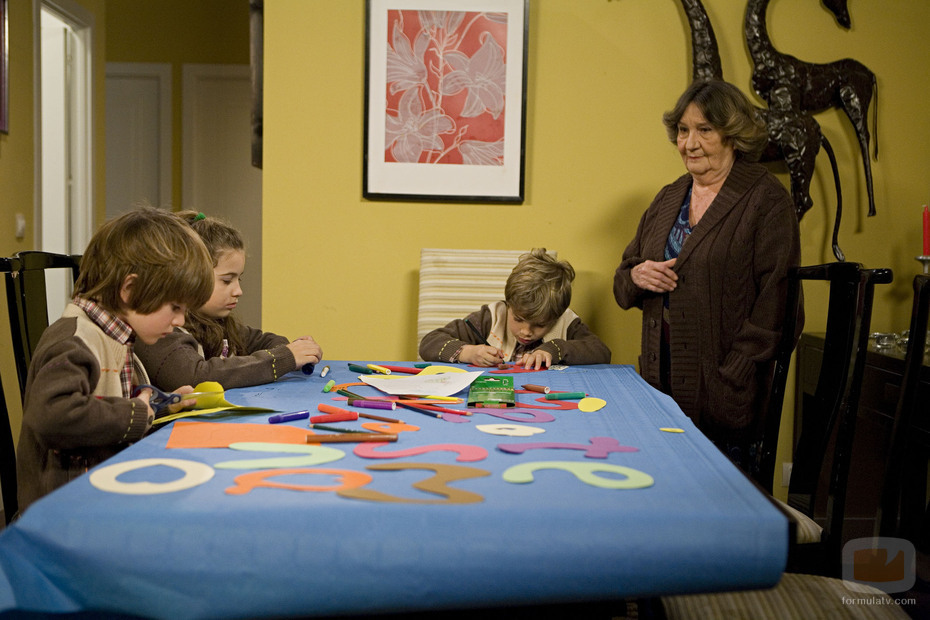 Amparo Valle, Rodrigo Espinar, Fernando Boza, and Carlota Boza in La que se avecina (2007)