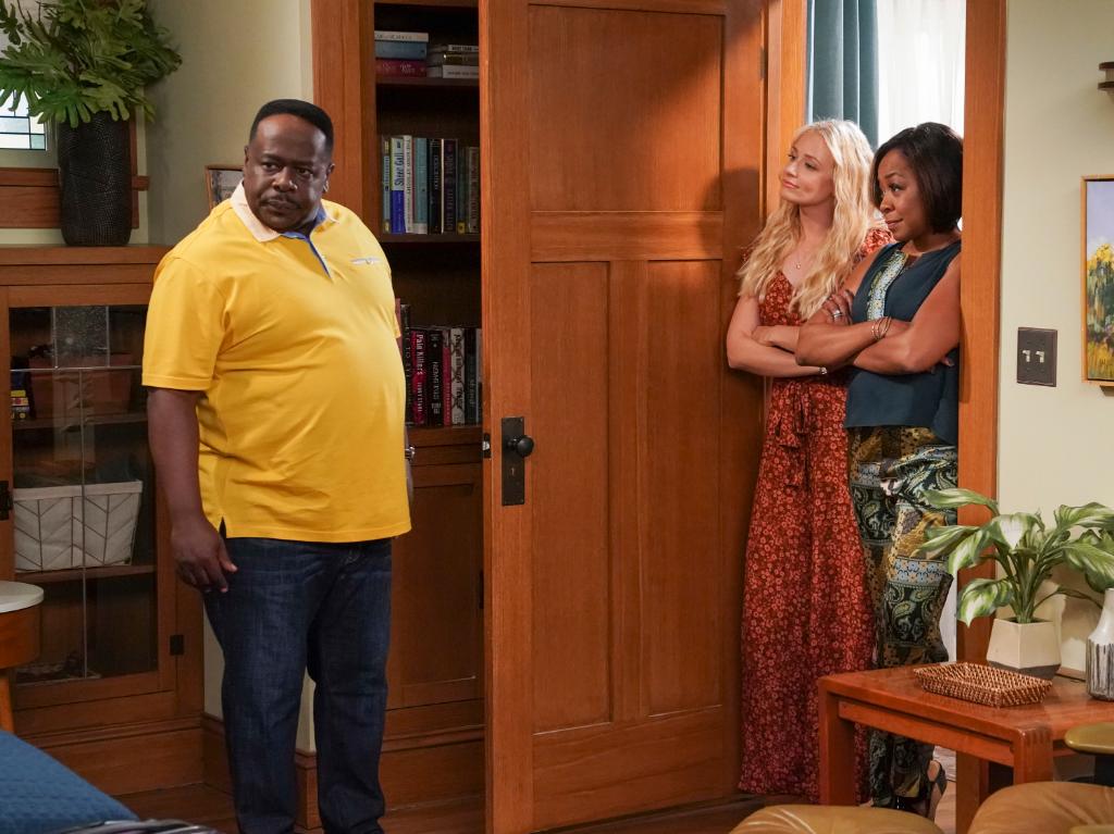 Tichina Arnold, Cedric The Entertainer, and Beth Behrs in Welcome to Co-Habitation (2019)