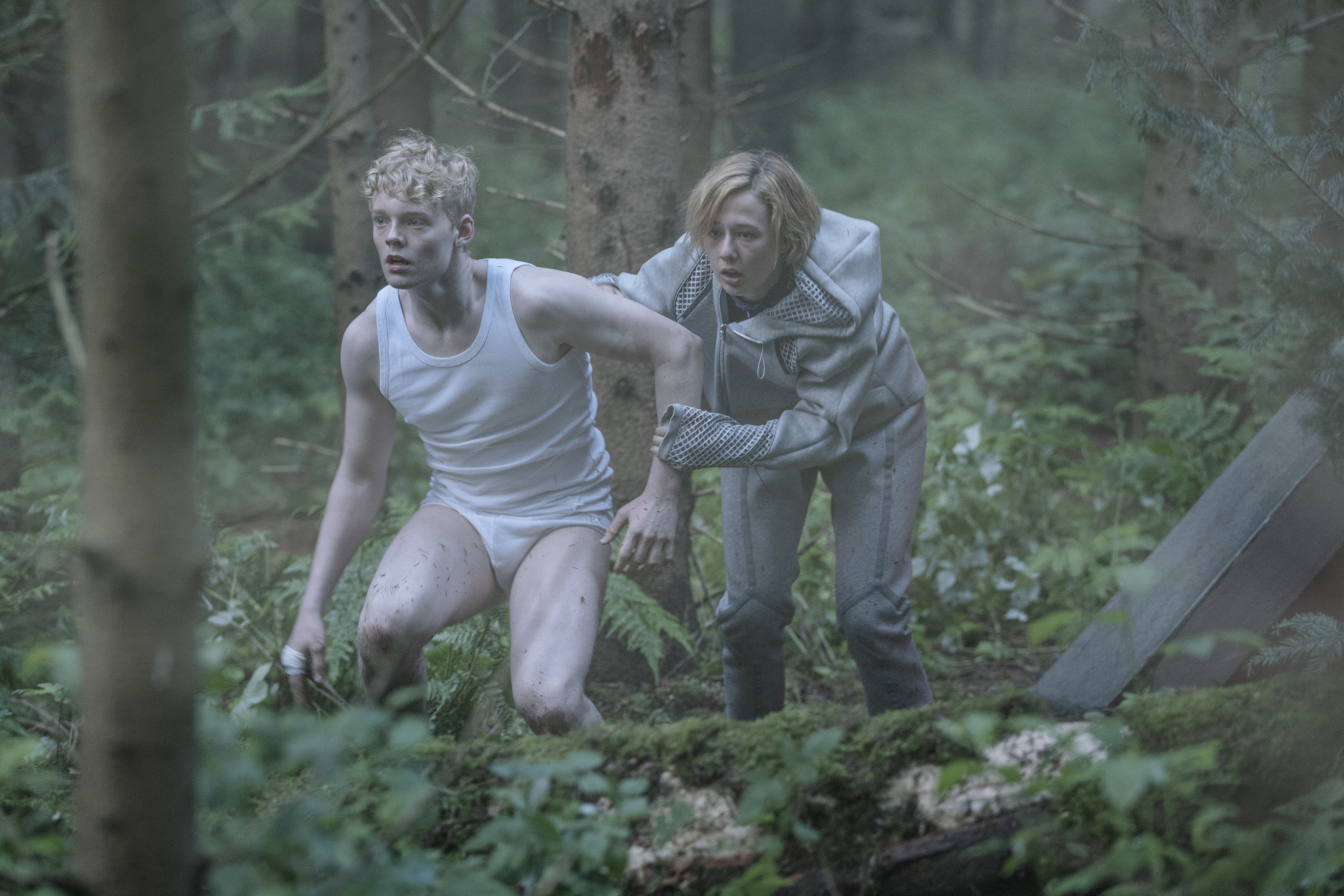 Alba August and Lucas Lynggaard Tønnesen in The Rain (2018)