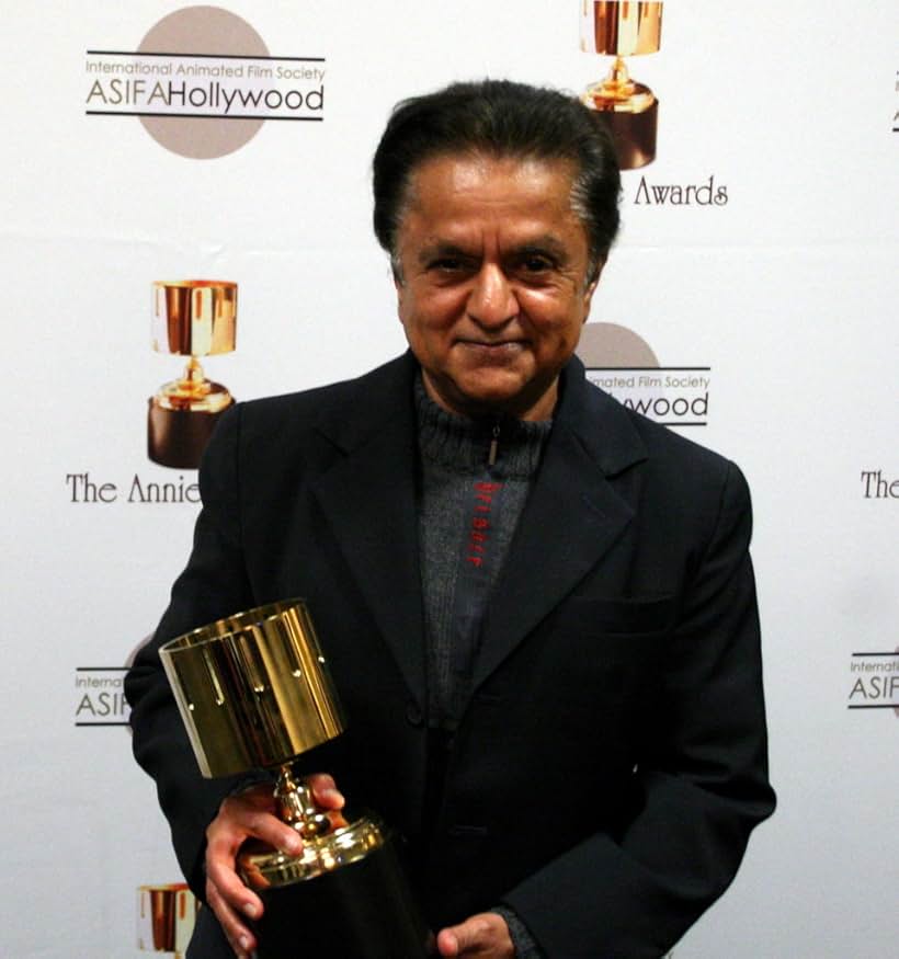 Winsor McCay Award presenter Deep Roy (recipient Tim Burton was unable to attend)