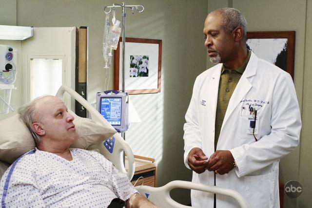 Louis Giambalvo and James Pickens Jr. in Grey's Anatomy (2005)