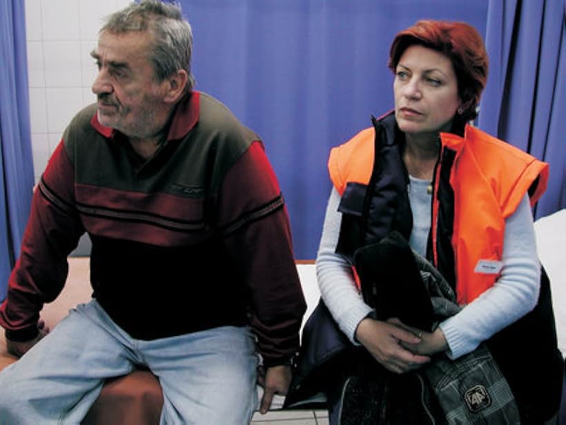 Ion Fiscuteanu and Luminita Gheorghiu in The Death of Mr. Lazarescu (2005)