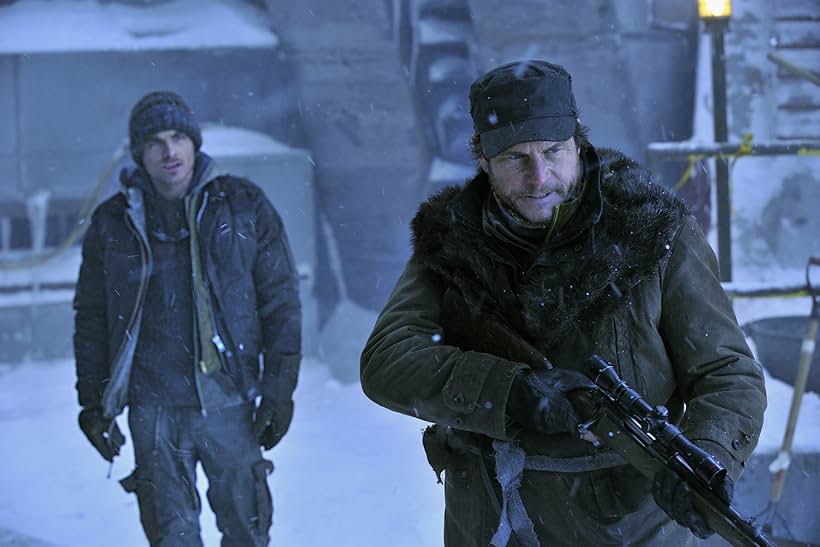 Bill Paxton and Kevin Zegers in The Colony (2013)