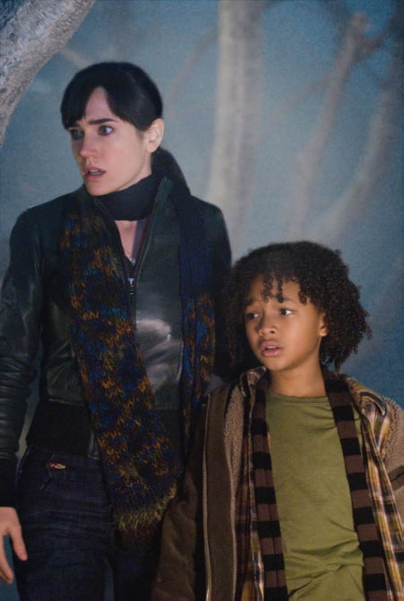 Jennifer Connelly and Jaden Smith in The Day the Earth Stood Still (2008)